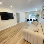 Modern And Chic House